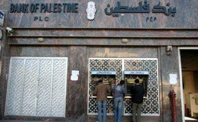 بنك فلسطين.. حبل استخدم لخنق سكان غزة وتعقيد حياتهم