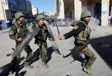 السلطة الفلسطينية بين ملاحقة المقاومة وتعطيل النضال الوطني