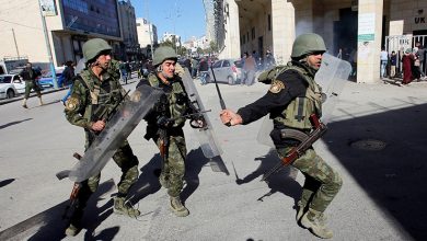السلطة الفلسطينية بين ملاحقة المقاومة وتعطيل النضال الوطني
