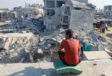 غزة تباد بينما رموز السلطة ومرتزقتها غارقون في حياة الرفاهية واللامبالاة