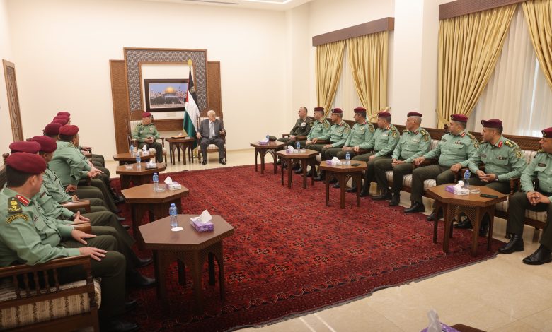 أولوية عباس ضمان أمنه الشخصي وعائلته دون اعتبار للفلسطينيين