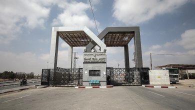 "معبر رفح مفتوح من ناحيتنا": سخرية لاذعة من سردية النظام المصري