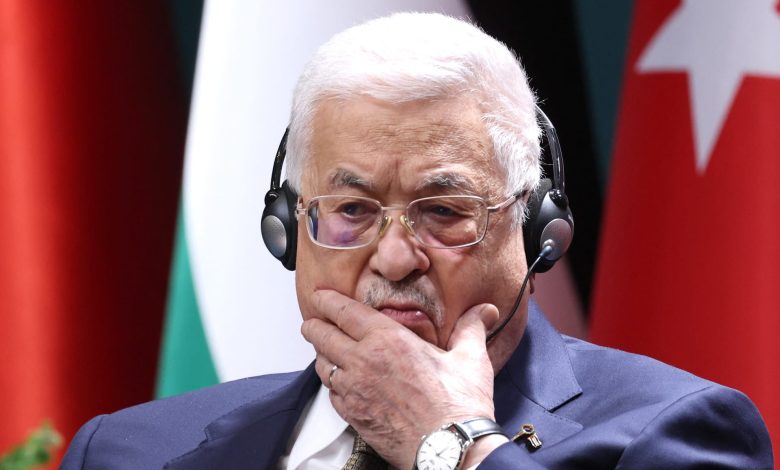 محللون: عباس يُقدّم فلسطين على طبق من ذهب للاحتلال