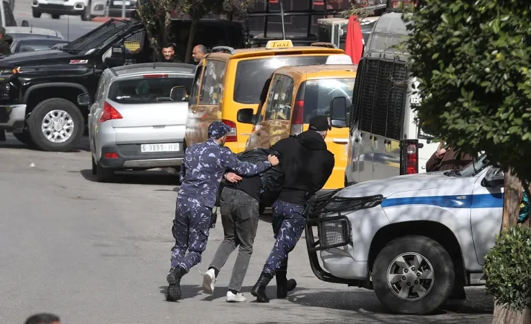 بعد حرب غزة.. الاعتقالات السياسية في الضفة تكشف وجه السلطة