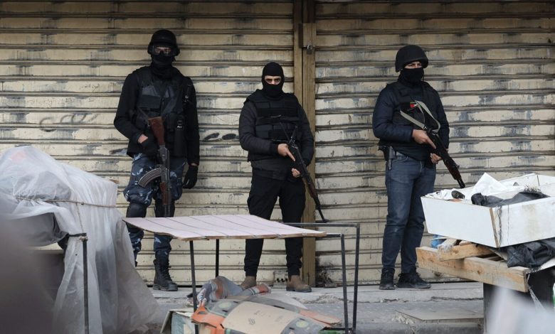 الغارديان: السلطة في جنين تسعى لإثبات وجودها على حساب الشعب