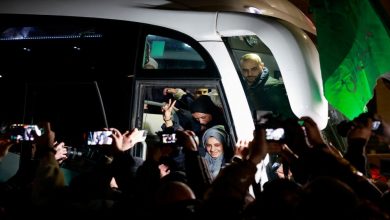 الملف الإنساني في غزة بلا دور للسلطة والمقاومة تنتصر للأسرى