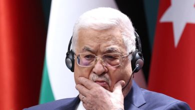 غضب شعبي من مواقف السلطة تجاه غزة ودعوات لإقالة عباس