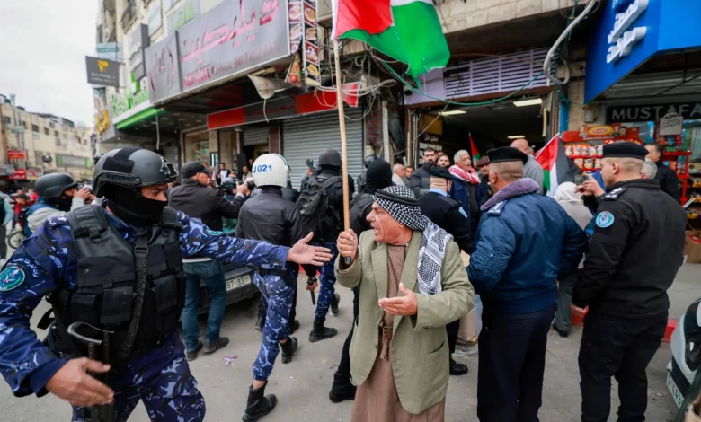 حملة السلطة في جنين.. تصريحات الهباش ورجب تشعل الغضب الشعبي