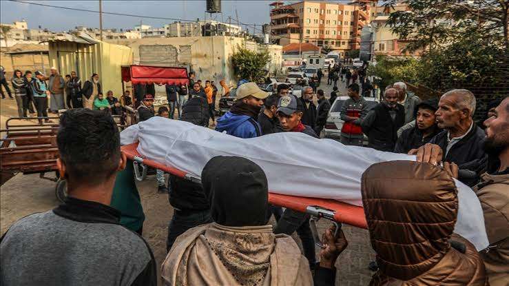 انتشال جثامين الشهداء يتصدر الأولويات في غزة
