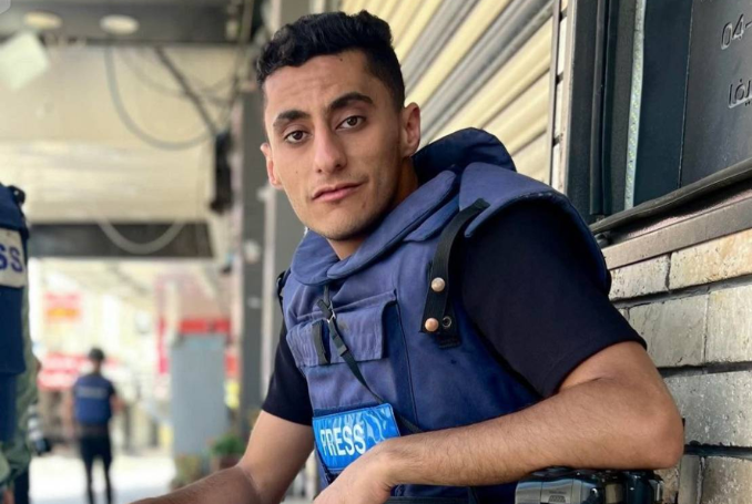 صحفي يتعرض للتعذيب ومدنيون تحت الحصار في مخيم جنين