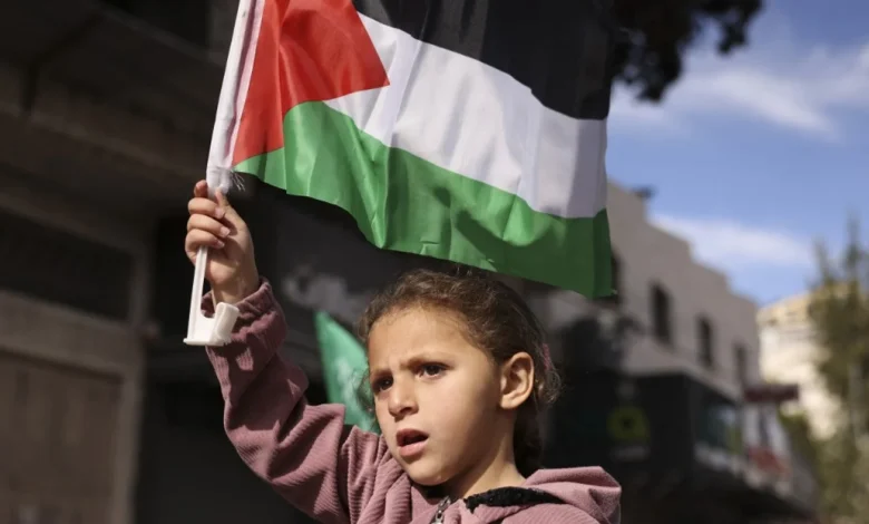 ديفيد هيرست: غزة أظهرت قدرتها على الصمود في وجه الحرب الشاملة