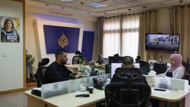 تهديدات السلطة.. حظر تحويل رواتب موظفي الجزيرة عبر البنوك الفلسطينية