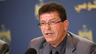 قيادي فتحاوي يكشف حقيقة إقالة قدورة فارس
