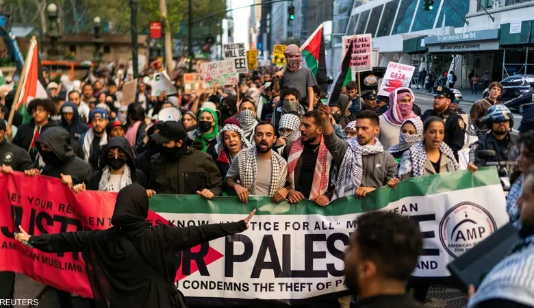 ترامب يدشن حملة ملاحقة عنصرية للنشطاء المؤيدين لفلسطين