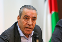 فضائح حسين الشيخ تتجدد.. مكافأة الفاسدين في السلطة بقرارات رئاسية