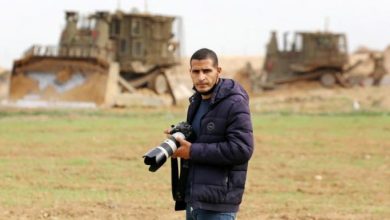 من التحريض إلى الاستهداف.. دور ذباب فتح في استهداف الصحفي حسن اصليح
