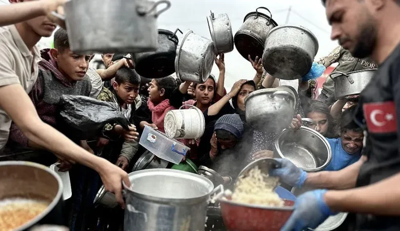 إغلاق مخابز غزة ونقص المسكنات بعد شهر من الحصار الإسرائيلي