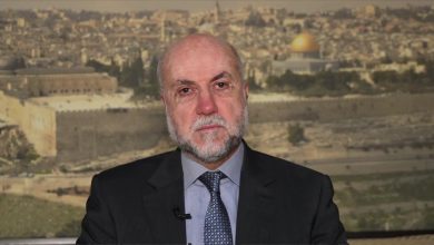 محمود الهباش يهاجم سلاح المقاومة بينما عائلته تغرق في اختلاسات غزة