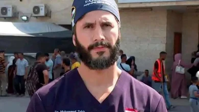 محمد طاهر.. جراح أعاد ذراع طفلة في غزة وتلقّى تهديدًا بالقتل