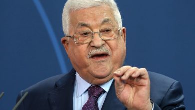 عباس يُجرد مخيمات لبنان من سلاحها.. خيانة علنية وتفويض للاحتلال