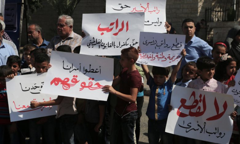 تمييز فصائلي مفضوح.. السلطة تحرم أسرى حماس والجهاد من رواتبهم