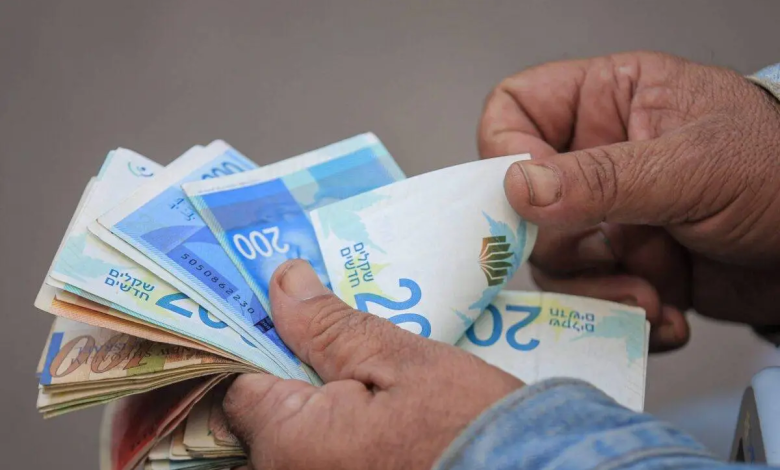 الاحتلال يستخدم العملة كسلاح.. وسلطة النقد تتفرج على انهيار غزة