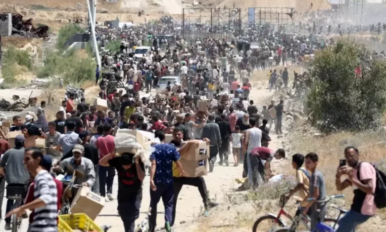 300 شخصية غزية تحذّر: نقاط المساعدات مصائد موت بإشراف الاحتلال