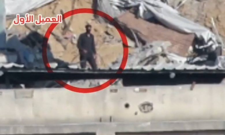 بالخوذ والأسلحة الإسرائيلية.. عملاء الاحتلال يتمركزون شرق غزة