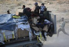 المجاعة في غزة.. الاحتلال ينهب المساعدات وينشر الفوضى الخلاقة