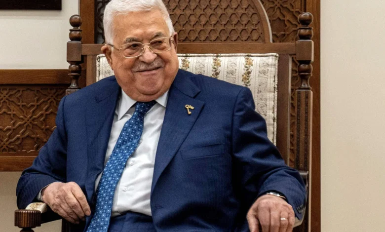 تحت أنقاض غزة ومشانق الضفة.. عباس يُحيي مجلسًا بلا شعب