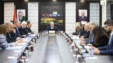 الأزمات المتتالية في السلطة: فشل في إدارة الضفة وغزة تحت الضغط