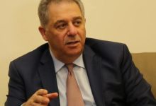 بعد إعفاء دبور.. هل يشهد لبنان صراعا مسلحا بين متحاربي فتح؟