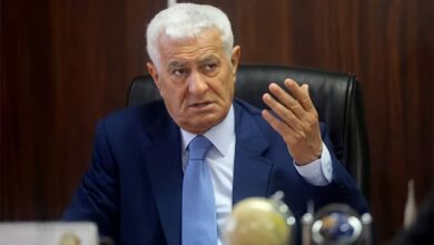 الاحتلال الإسرائيلي يلاحق عباس زكي لدعمه المقاومة الفلسطينية