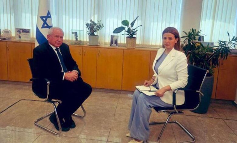 مقابلة ريم بوقمرة مع مجرم حرب تكشف تحيز قناة العربية