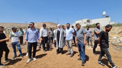 الاحتلال والسلطة يتعاونان لتفريغ الضفة من الفلسطينيين