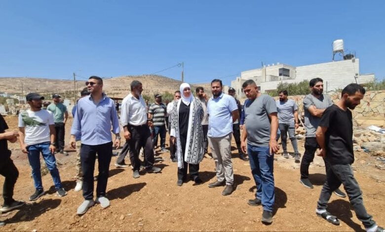 الاحتلال والسلطة يتعاونان لتفريغ الضفة من الفلسطينيين