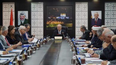 إلزام شركات البريد السريع في الضفة بالدفع الإلكتروني: خطوة نحو التضييق