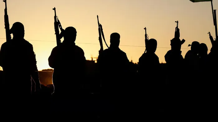الاحتلال يصنع حربًا داخلية في غزة عبر عصابات مسلحة محلية