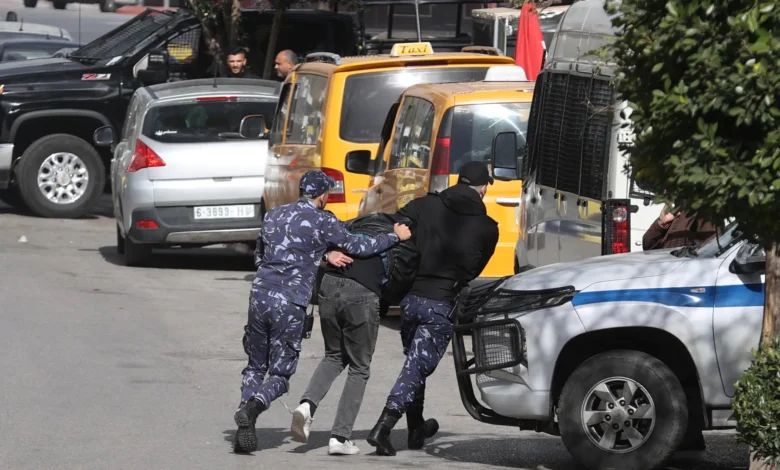 تسجيل صوتي يفضح السلطة الفلسطينية ويدفعها لاعتقال موظف