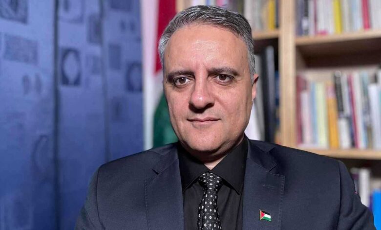 الشارع الفلسطيني يسخر من جمال نزال بعد تصريحاته المثيرة للجدل
