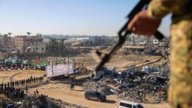 الشارع الفلسطيني يرفض نزع سلاح المقاومة ويطالب باستقالة عباس