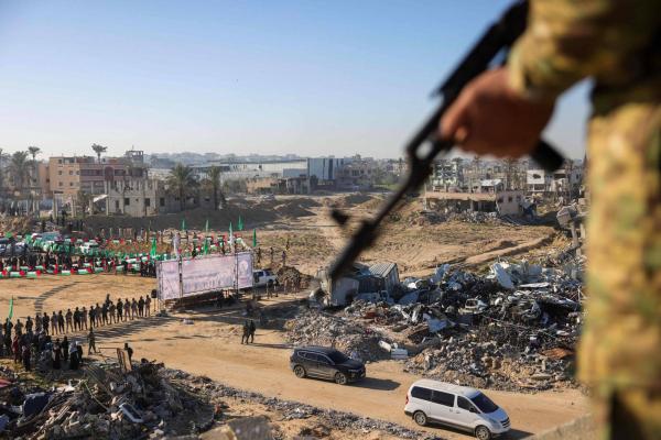 الشارع الفلسطيني يرفض نزع سلاح المقاومة ويطالب باستقالة عباس