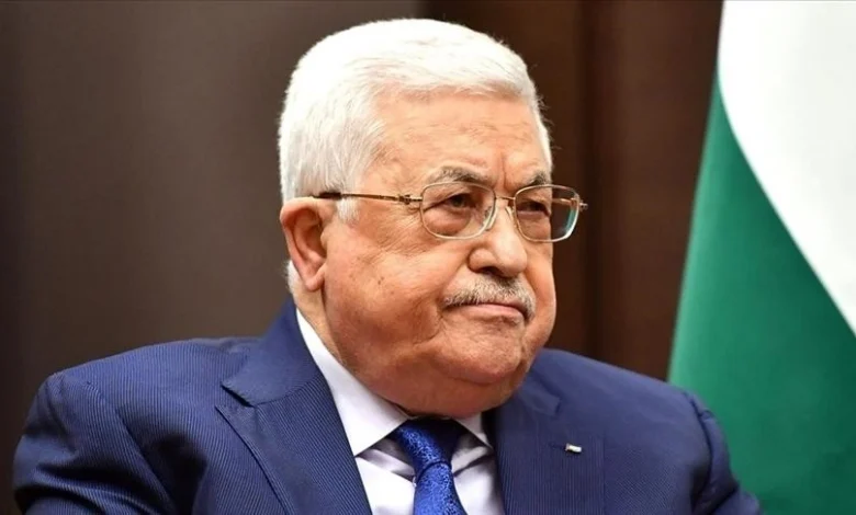 محمود عباس يترك شعبه يحترق ويهرول للمتاحف