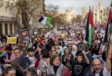 القاهرة تقمع المتضامنين مع غزة وسط موجة مظاهرات عالمية