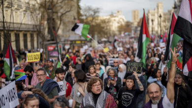 القاهرة تقمع المتضامنين مع غزة وسط موجة مظاهرات عالمية