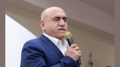تعليقات نارية على مقابلة أكرم الرجوب: غضب شعبي ضد تبييض جرائم الاحتلال وتواطؤ السلطة