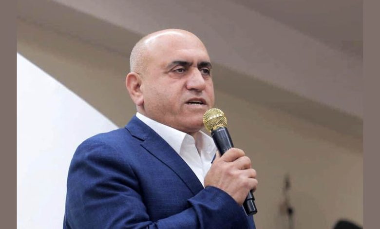 تعليقات نارية على مقابلة أكرم الرجوب: غضب شعبي ضد تبييض جرائم الاحتلال وتواطؤ السلطة
