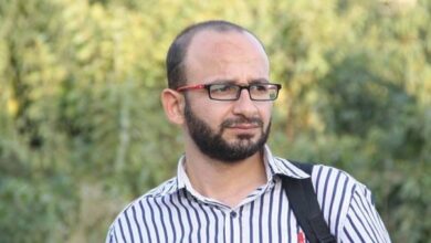 تصعيد خطير في قمع الصحافة: أجهزة السلطة تمدّد اعتقال الصحفي سامي الساعي