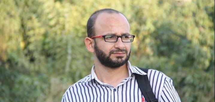 تصعيد خطير في قمع الصحافة: أجهزة السلطة تمدّد اعتقال الصحفي سامي الساعي