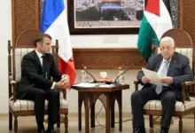 عباس في باريس.. إدانة المقاومة وخضوع كامل للإملاءات الغربية